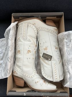 Dingo Cowboy Boots 6.5