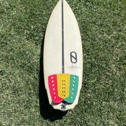 Surfboard Slater Designs Tomo 5’-3”. 20.9L
