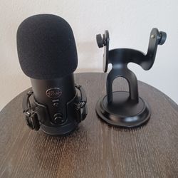 Logitech For Creators Blue Yeti USB Microphone With Pop Filter & Shock Mount - With Box - See Description