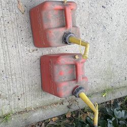 Gas containers