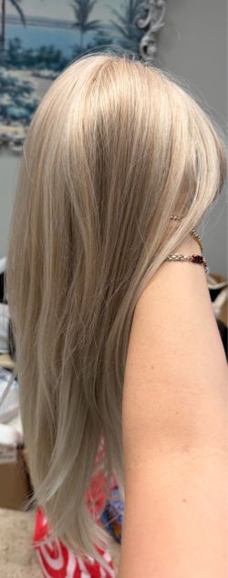 Long Blonde Wig with blunt bangs 22 in (Comes with Bag to wig safe in closet) (Opa-Locka Fl)