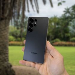 Certified Samsung Galaxy S25 Ultra – Latest Model, 256GB Mint Condition + Unlocked to any carrier