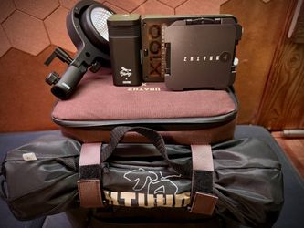 ZHIYUN MOLUS X100 RGB PRO PACKAGE
