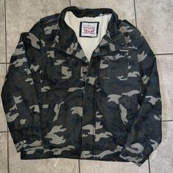 Sherpa Lined Levi’s Camo Jacket 