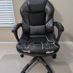 FREE Lane Vinyl Executive Office Chair – Works Great