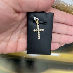 10k CROSS CZ CHARM 