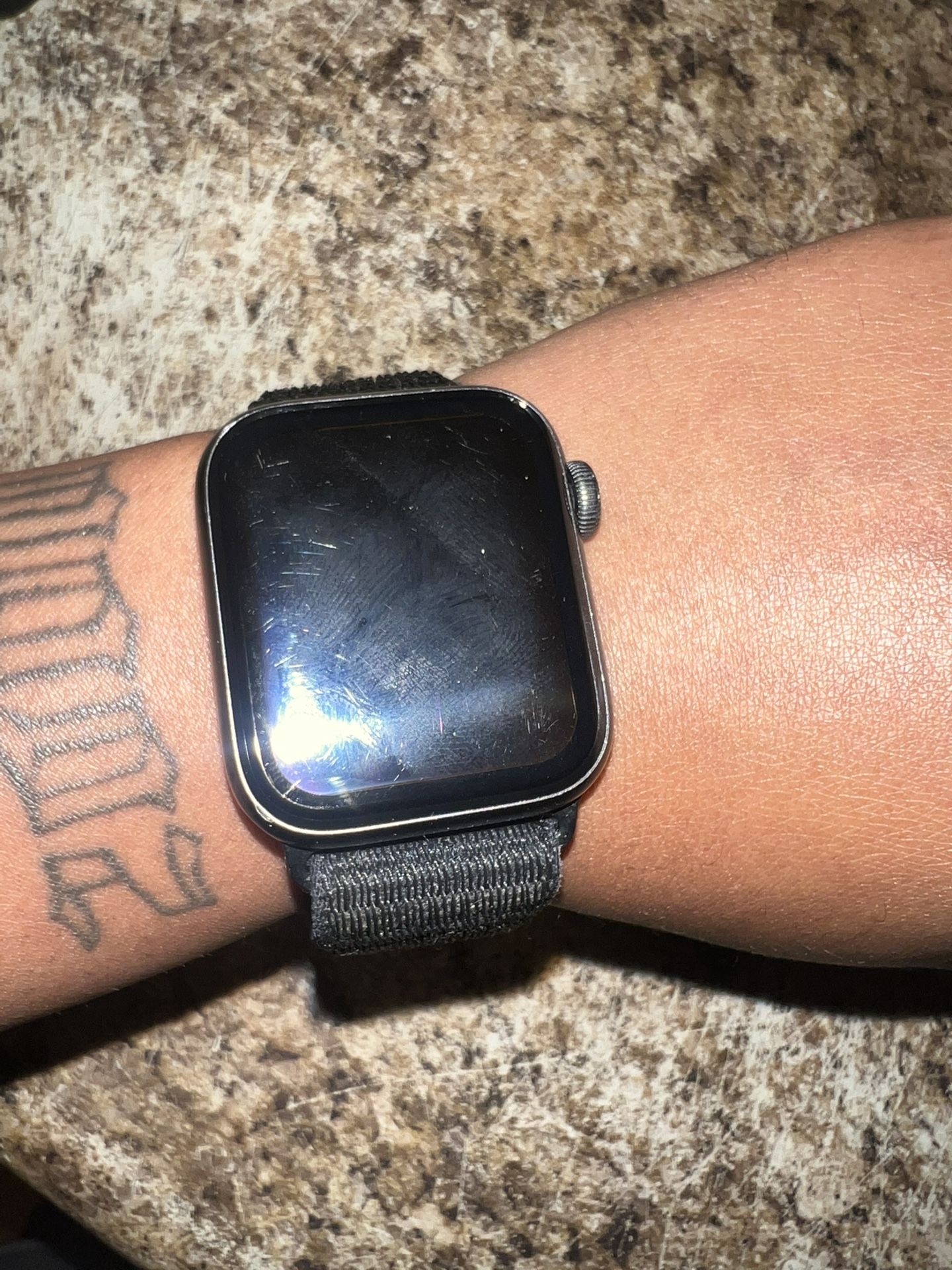 Pre Owned Apple Watch SE 1st Gen