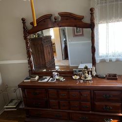 Dresser With Mirror 