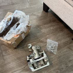 Rear Brake Caliper – Fits Ford Fusion & Lincoln MKZ (Driver Side, Left)  Brand new rear brake caliper assembly. Still unused – box is a little worn bu