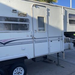 Trailita $2500 Fifth Wheel Trailer