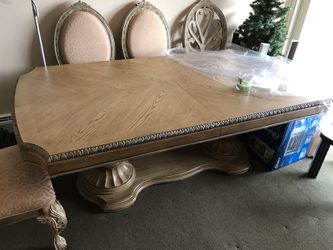 Dining room table w/ 8 chairs