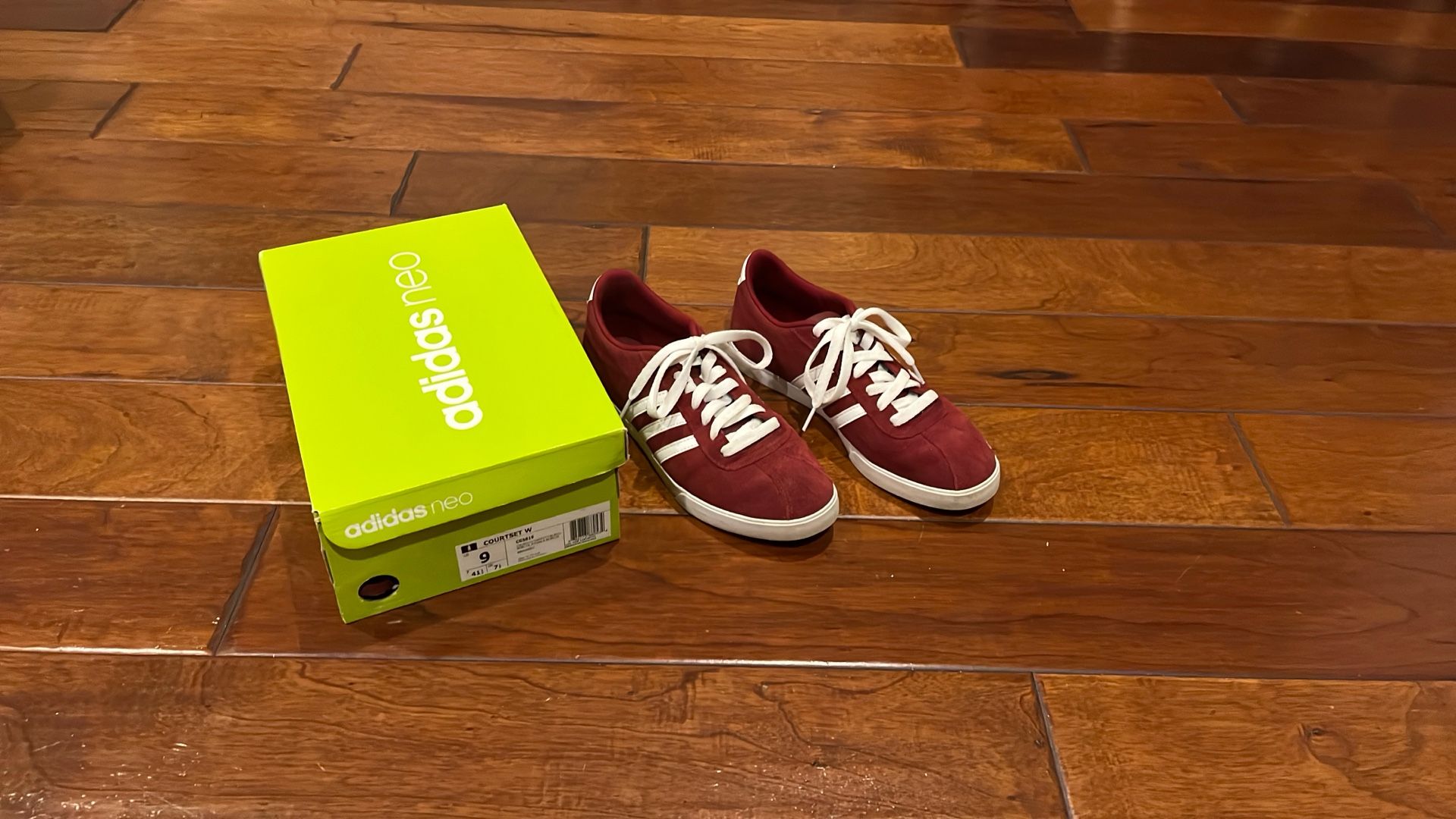 adidas neo Women’s Tennis Shoes Size 9