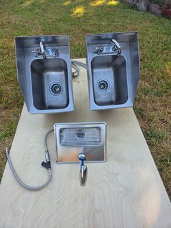 3 restaurant sinks