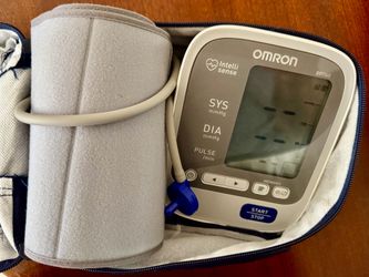 Omiron BLOOD PRESSURE MONITOR - In excellent shape, hardly used