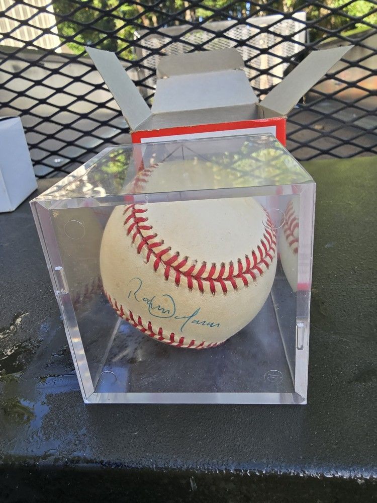 Roberto Alomar Autographed Baseball