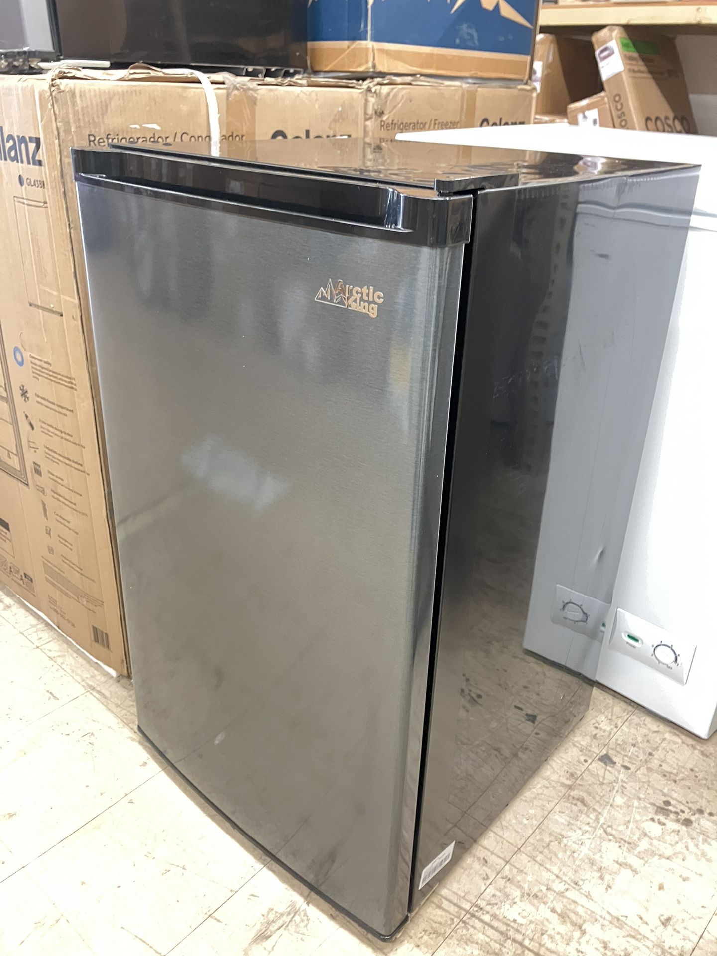 4.4 Cu ft One Door Mini Fridge, Stainless, New