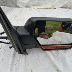 Driver and Passenger Side Mirror, Power Adjust, Heated, Power Folding, Paintable, In-housing Signal Light, With Memory, With Puddle Light, No Auto-Dim