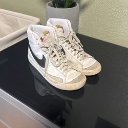 Nike Blazer Mid Shoes