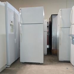 Hotpoint Refrigerator Top Freezer White 