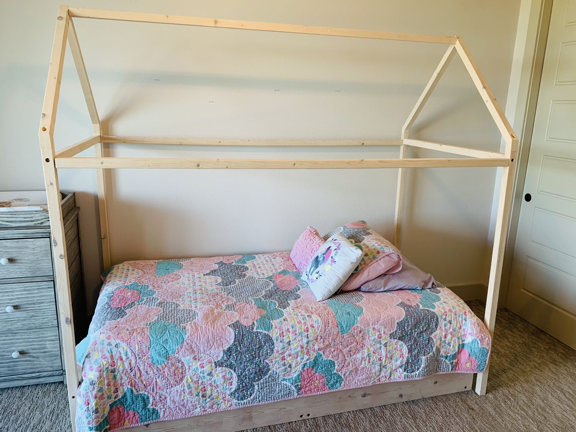 Twin Bed Frame w/Trundle Pull Out