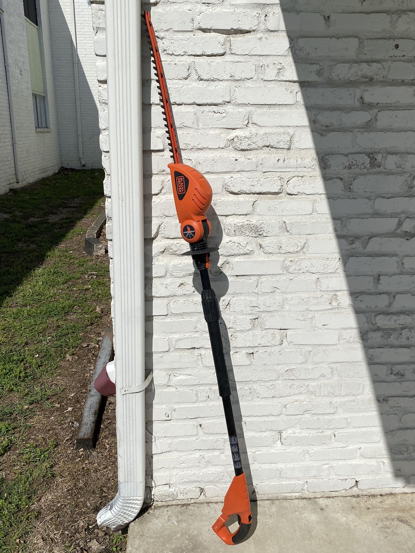 BLACK+DECKER 20V MAX Cordless Pole Hedge Trimmer, 18-Inch (LPHT120) (TOOL only No Battery No Charger)