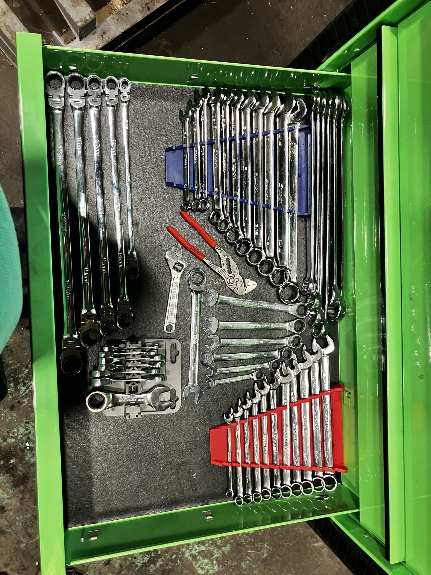 Toolbox With Snap On Tools Inside (CAN BE DELIVERED REASONABLE DISTANCE FOR FREE)