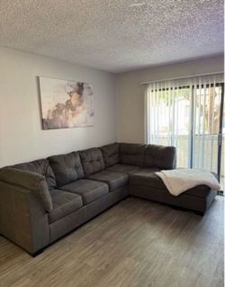 Large Gray Sectional Sofa w/ Chaise - Comfortable