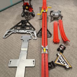 Monster Jam ThunderROARus Drop Playset