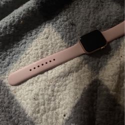 Apple watch series 9 (comes with charger)