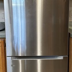Vissani bottom-freezer Refrigerator 