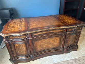 Free desk - U Haul
