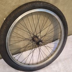 USED 20 INCHES  FRONT  RED LINE RIM ALL ORIGINAL  NO TIRE HABLO ESPAÑOL  FOR BMX BIKES 