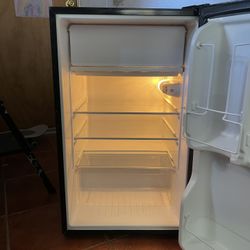 Mini Fridge 