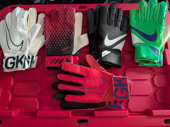 Gently Used Goalkeeper Gloves (Read Description)