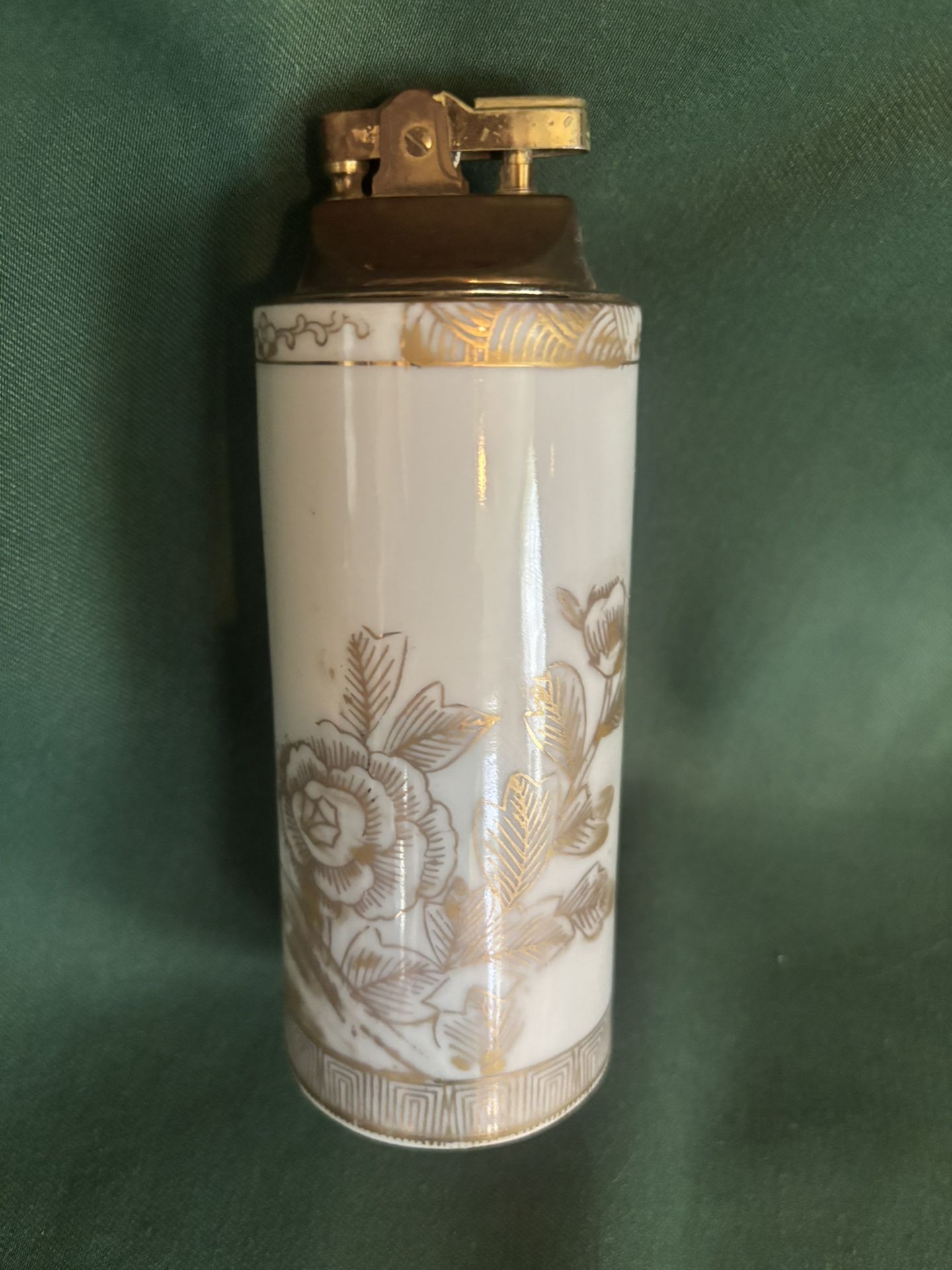 Vintage Porcelain Table Lighter.