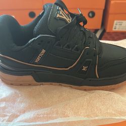 Trainer shoes black and orange 