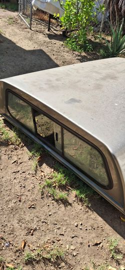 Camper shell