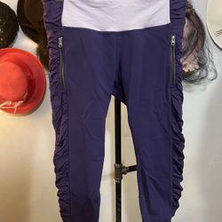 Lululemon z4 ruffled capri athletic leggings , size 6, purple