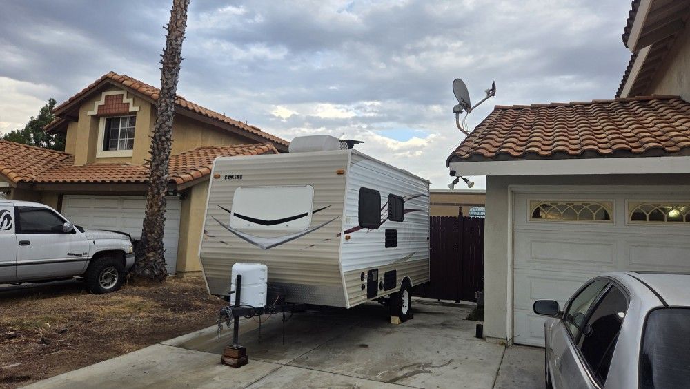 2014 Aljo Skyline Layton 140 . 15ft Camping Trailer