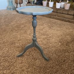 Pedestal End Table 