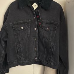 New Levi Women’s  Sherpa Trucker Jacket