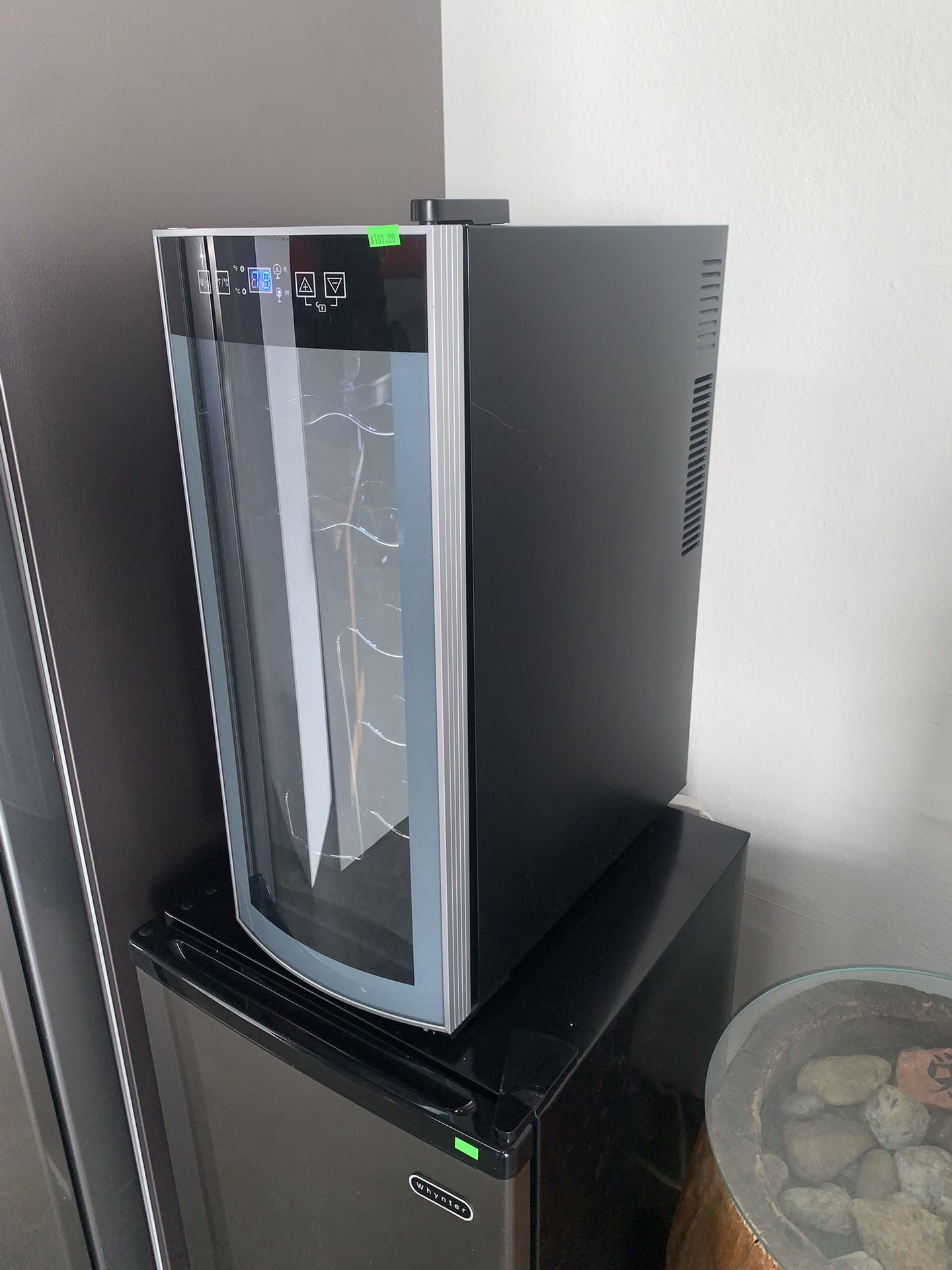 Avanti EWC1201 12 Bottle Wine Cooler Very Clean and Good in Working Condition