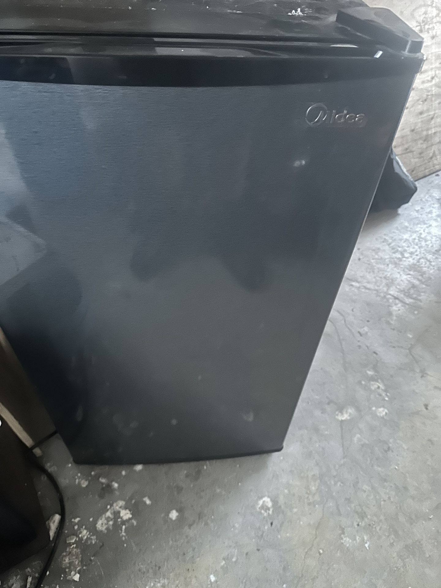 Mini fridge