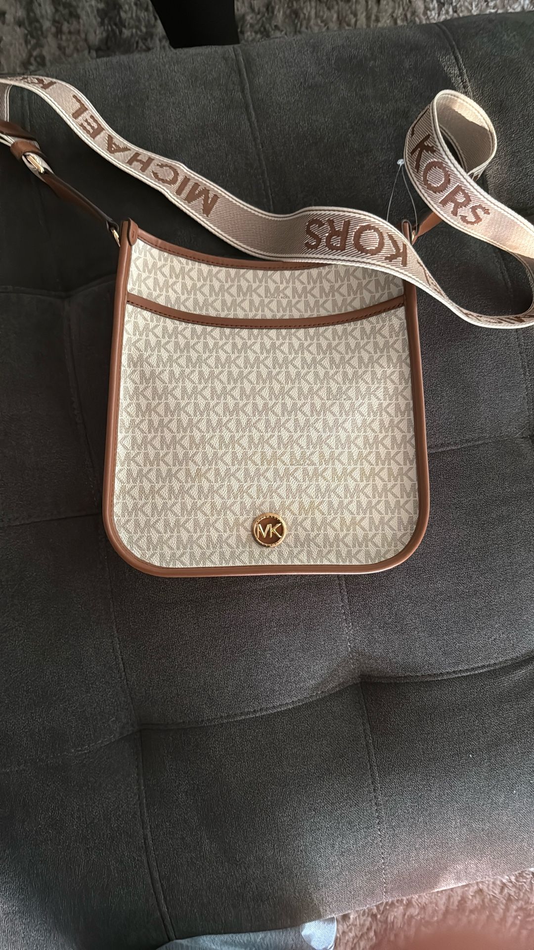 MICHAEL MICHAEL KORS LUISA LARGE SIGNATURE LOGO MESSENGER BAG