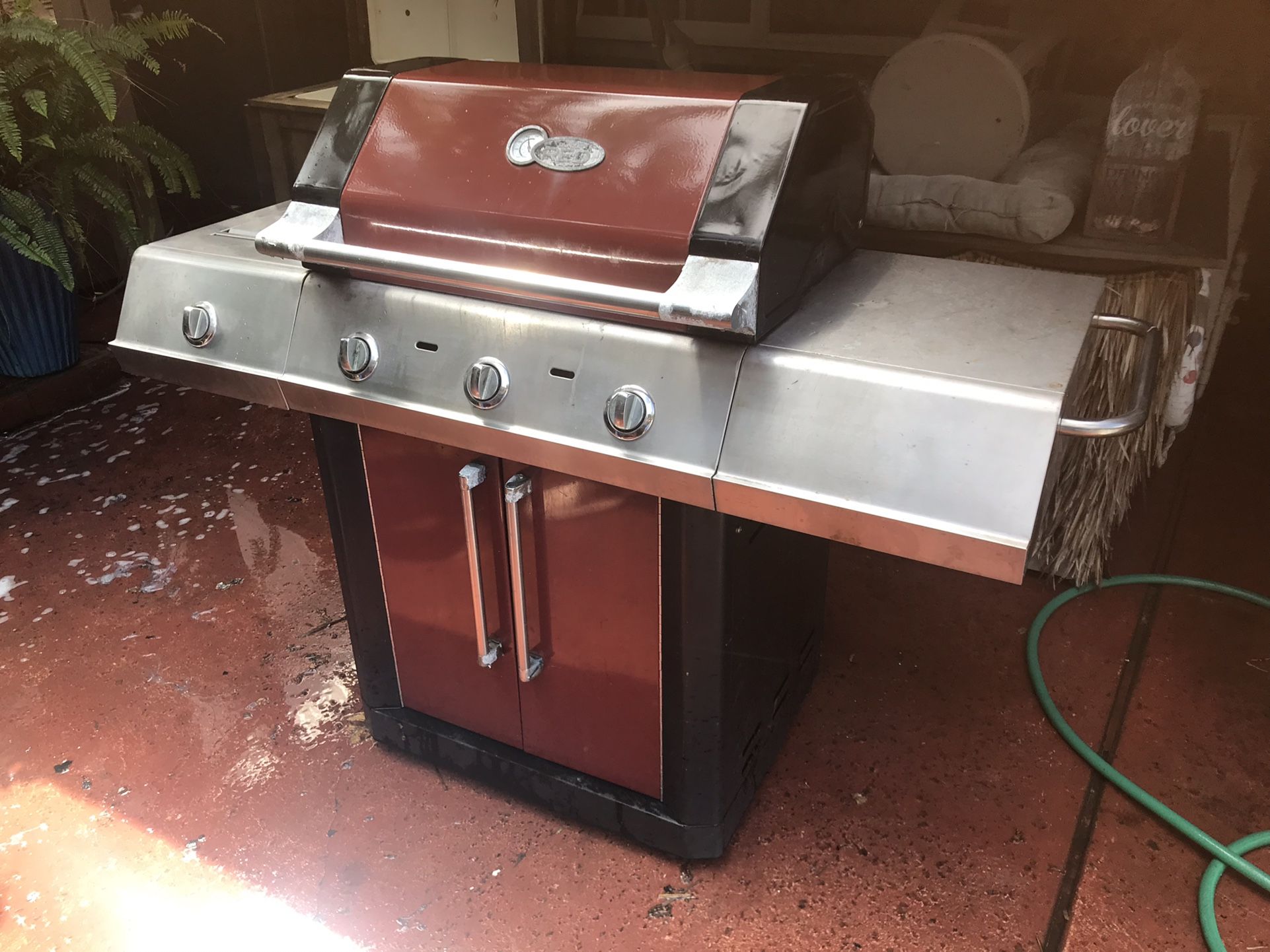BBQ Natural Gas Grill ~ CHAR-BROIL RED