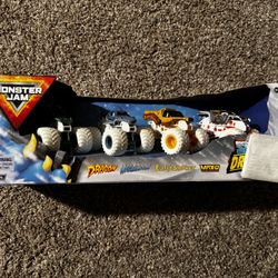 Monster Jam Snow Drifters 4 Pack Die Cast Monster Trucks 1/64