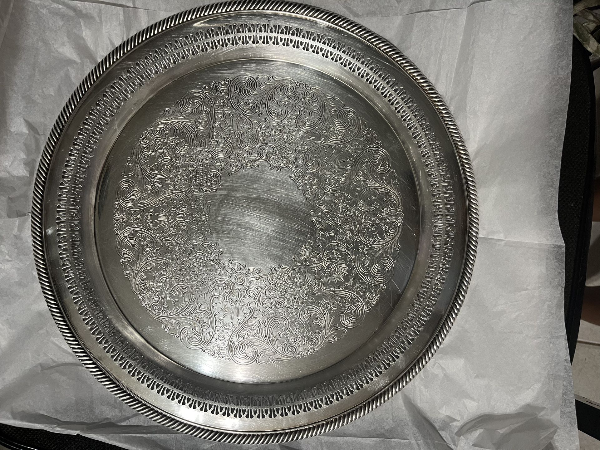 VINTAGE WM ROGERS MFG CO SILVER PLATE 15x15 LARGE ROUND SERVING TRAY