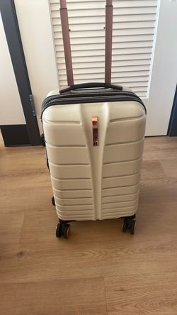 It Luggage CarryOn