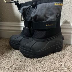 Columbia Snow Boots Size 8 