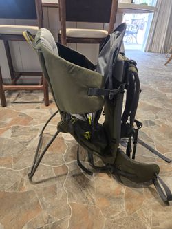 Like New Deuter Kid Comfort Venture Child Carrier Hiking Backpack
